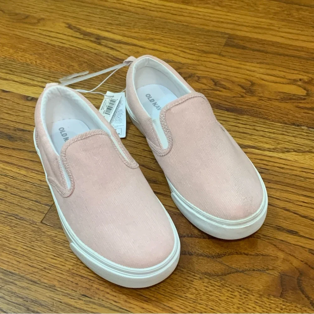 Old Navy Chambray Slip-On Sneaker Shoes NWT Girls Size 4 Smoke Free Home